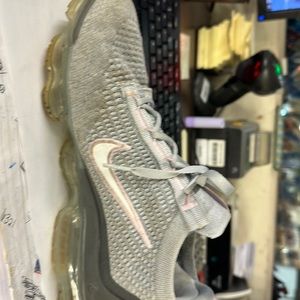 Nike vapor max 7 Big kids which equal 8.5 Womens.